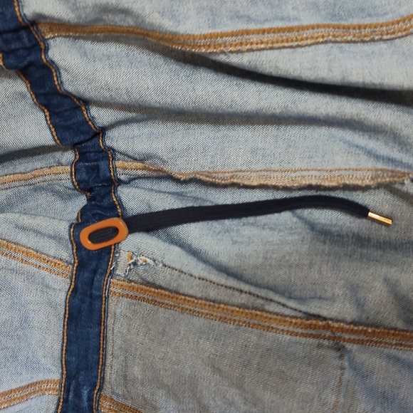 Chico's Classic 4-pocket Lightweight Denim Jean Jacket, Size 2 (Large) - Picture 7 of 9